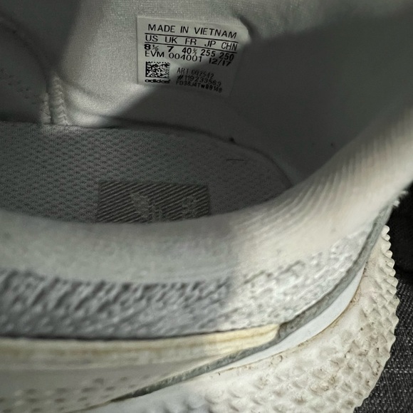 Adidas sneaker size 8.5 men - Picture 6 of 6